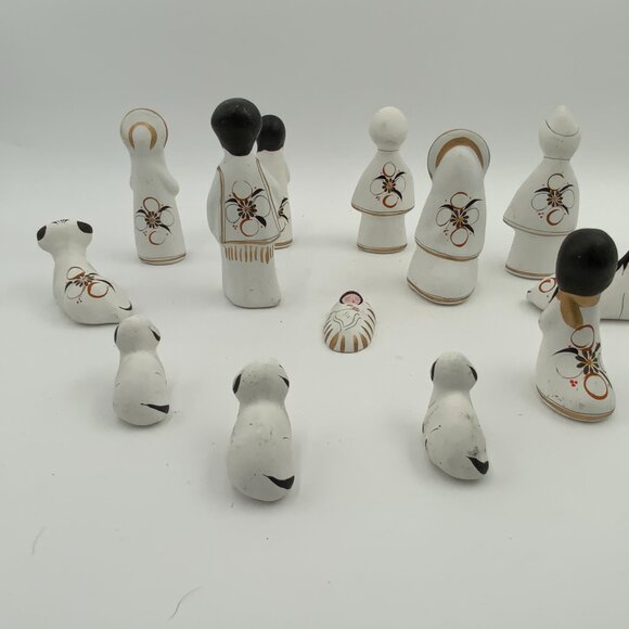 Vintage Mexican White Gold Hand Painted Folk Art Clay Pottery Nativity 13 PC - Picture 10 of 10